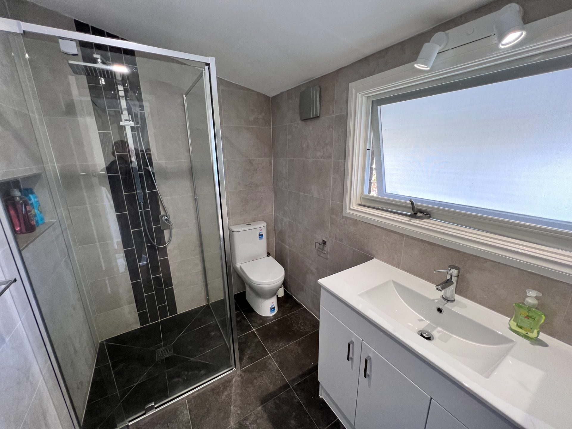 9 rooms in a share house, Burwood, VIC