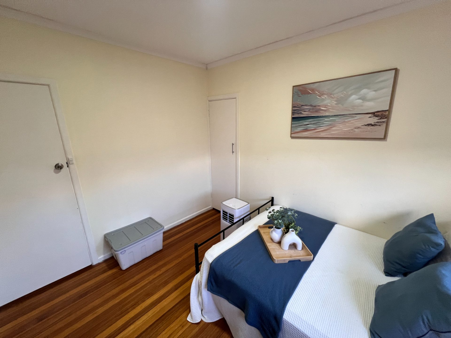 9 rooms in a share house, Burwood East, VIC