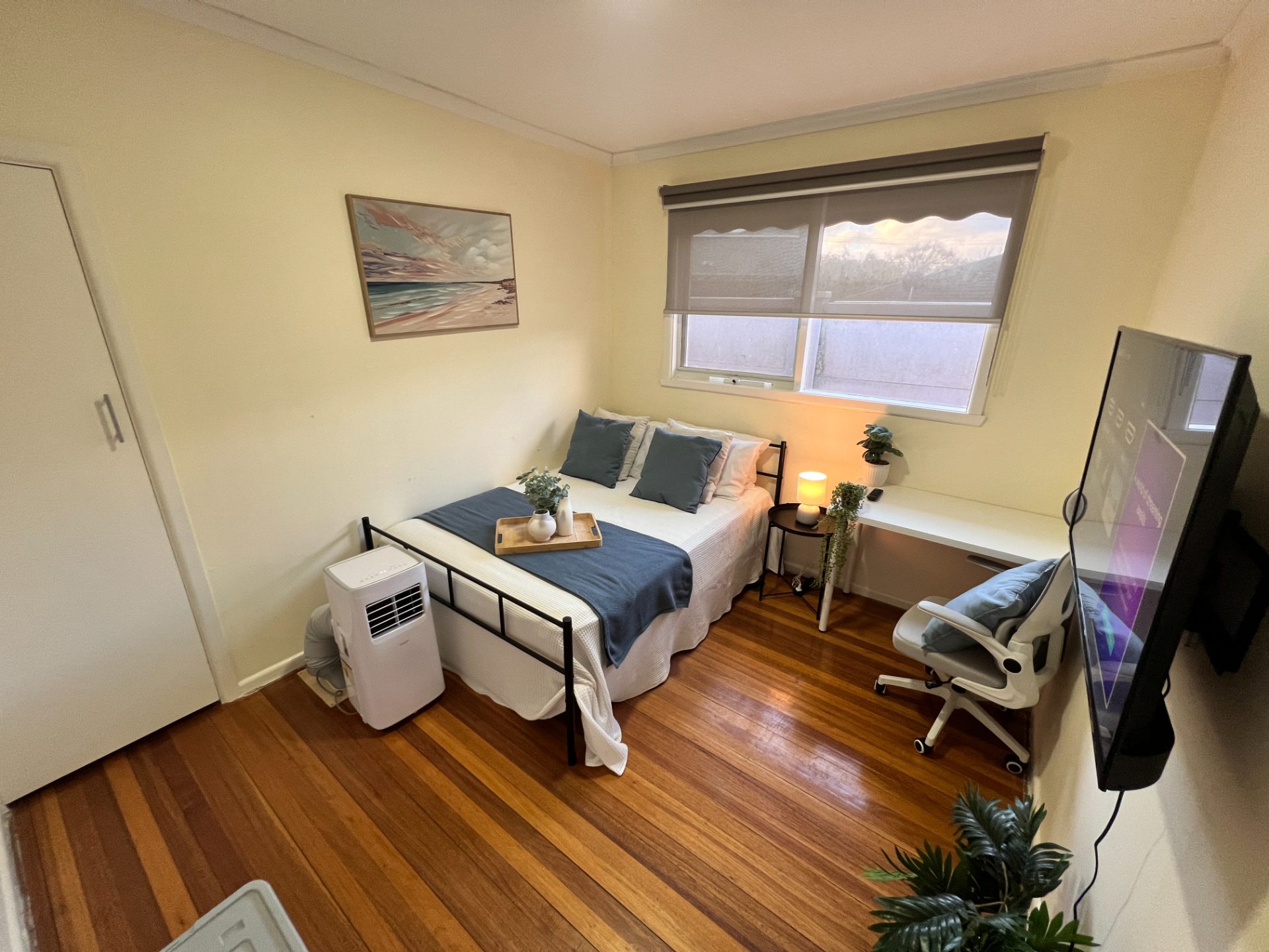 9 rooms in a share house, Burwood East, VIC