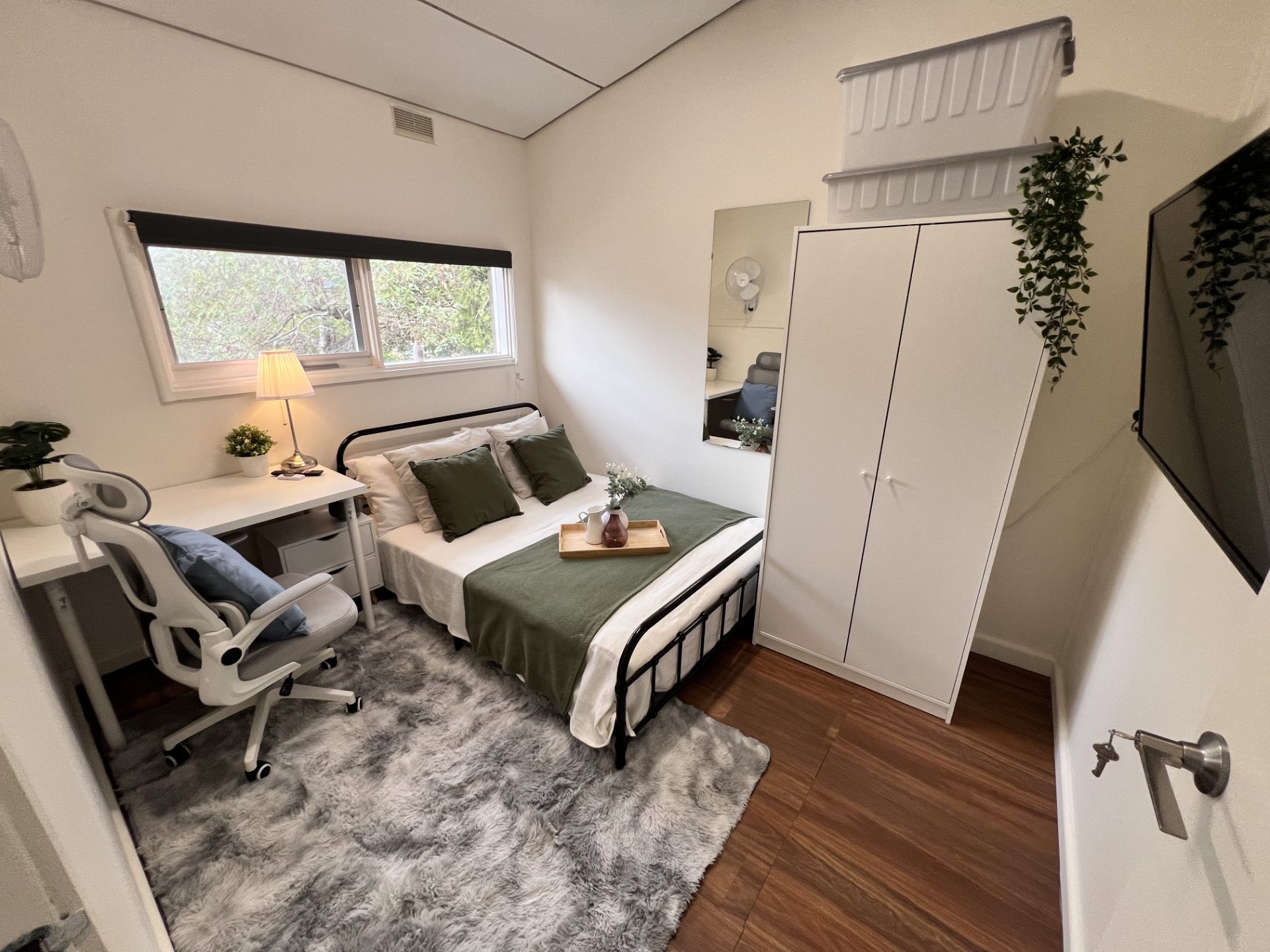 9 rooms in a share house, Burwood, VIC