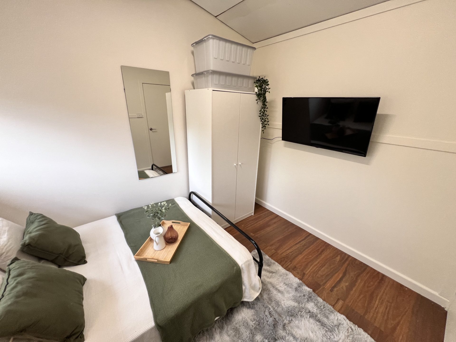 9 rooms in a share house, Burwood, VIC