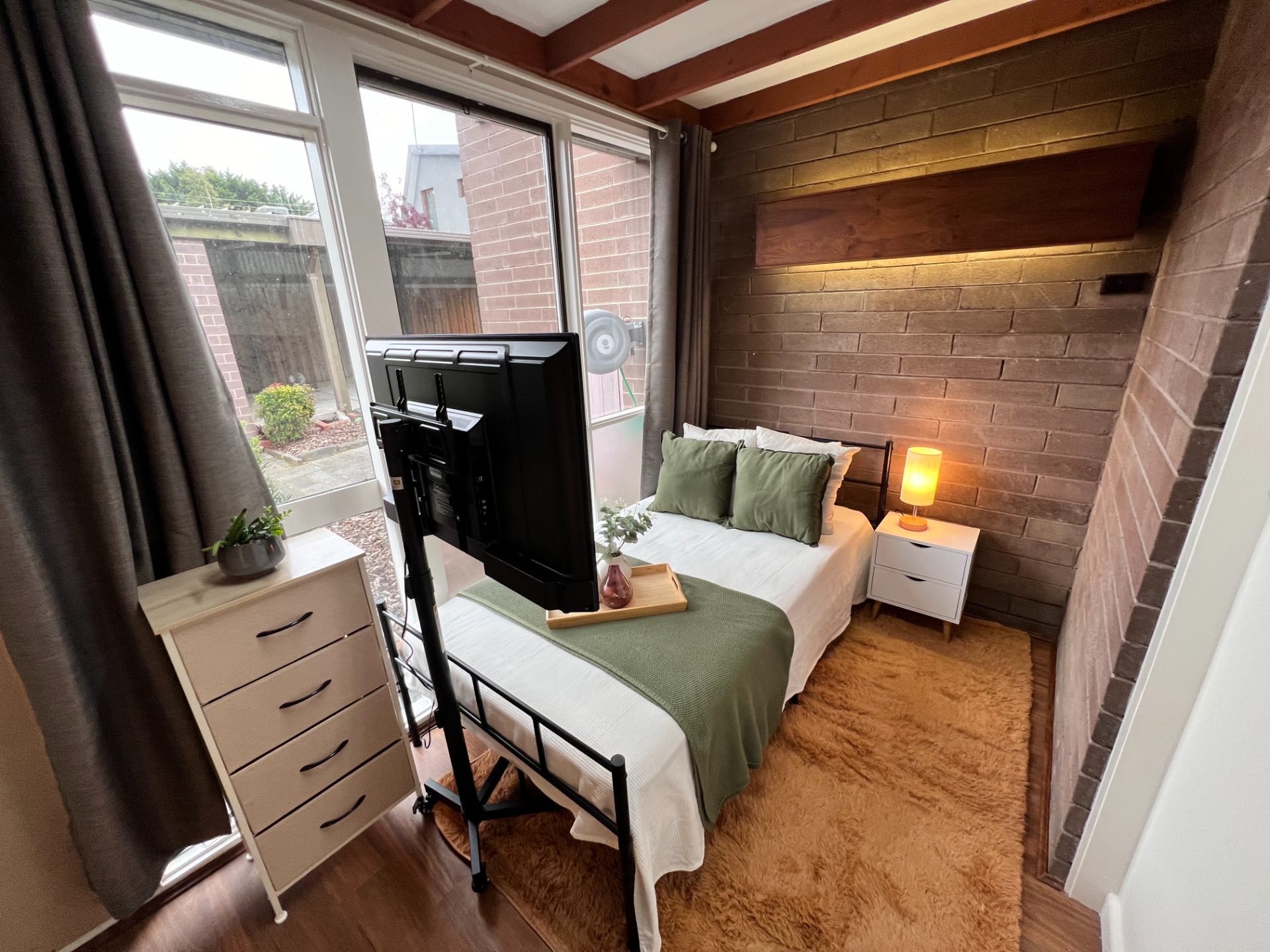 9 rooms in a share house, Burwood