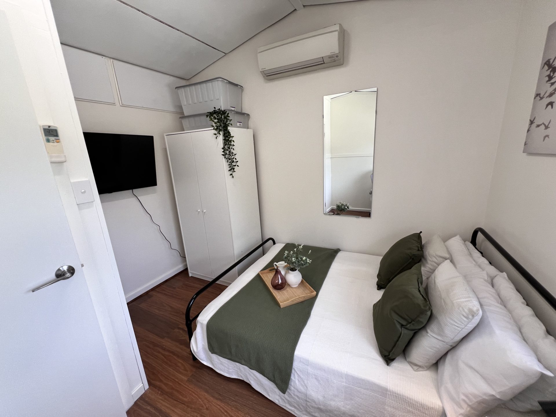 9 rooms in a share house, Burwood, VIC