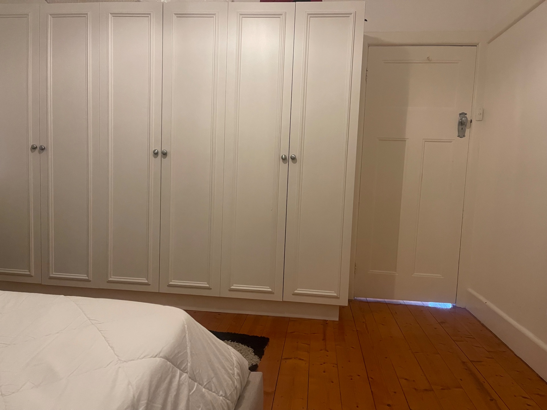 4 rooms in a share house, Hughesdale