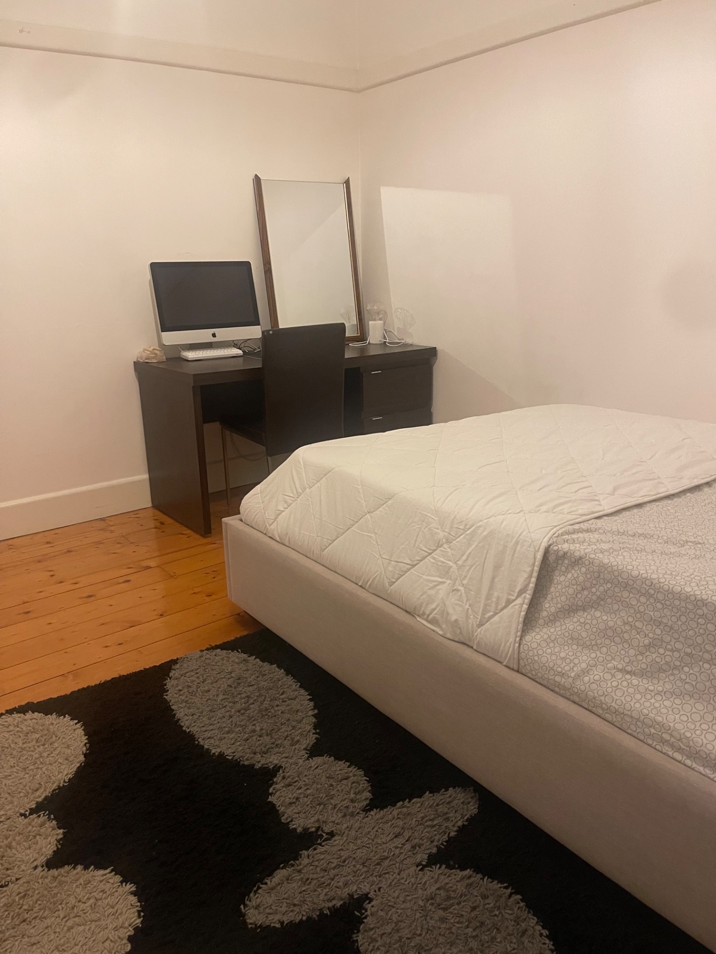 4 rooms in a share house, Hughesdale