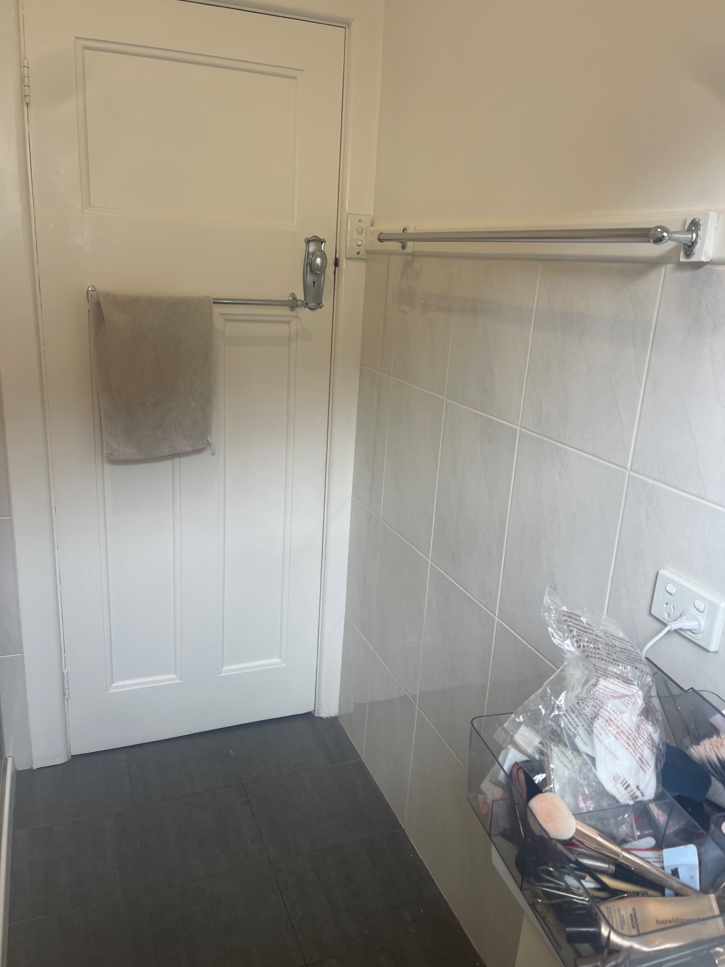 4 rooms in a share house, Hughesdale