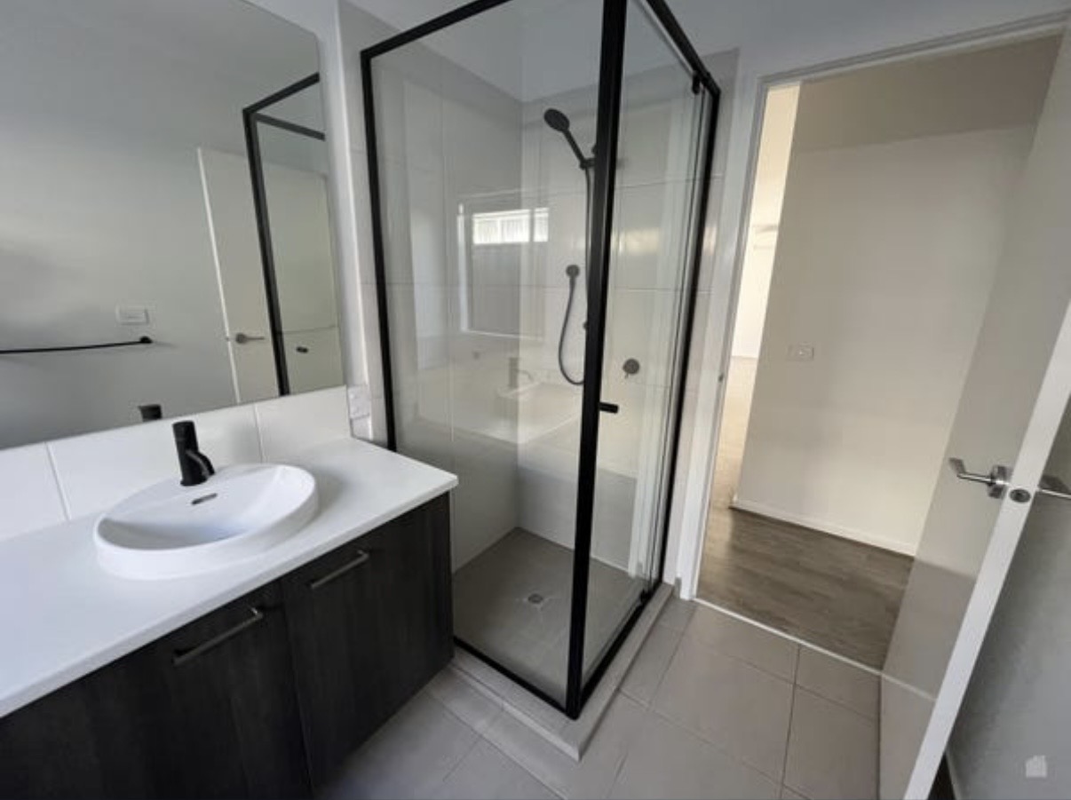 4 rooms in a share house, Mickleham