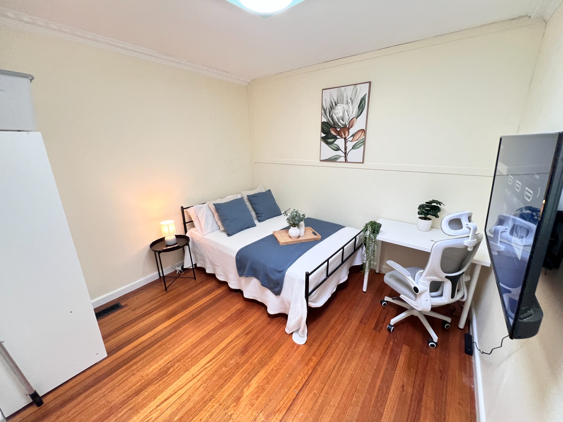 1 room available in a share house, Burwood East, VIC
