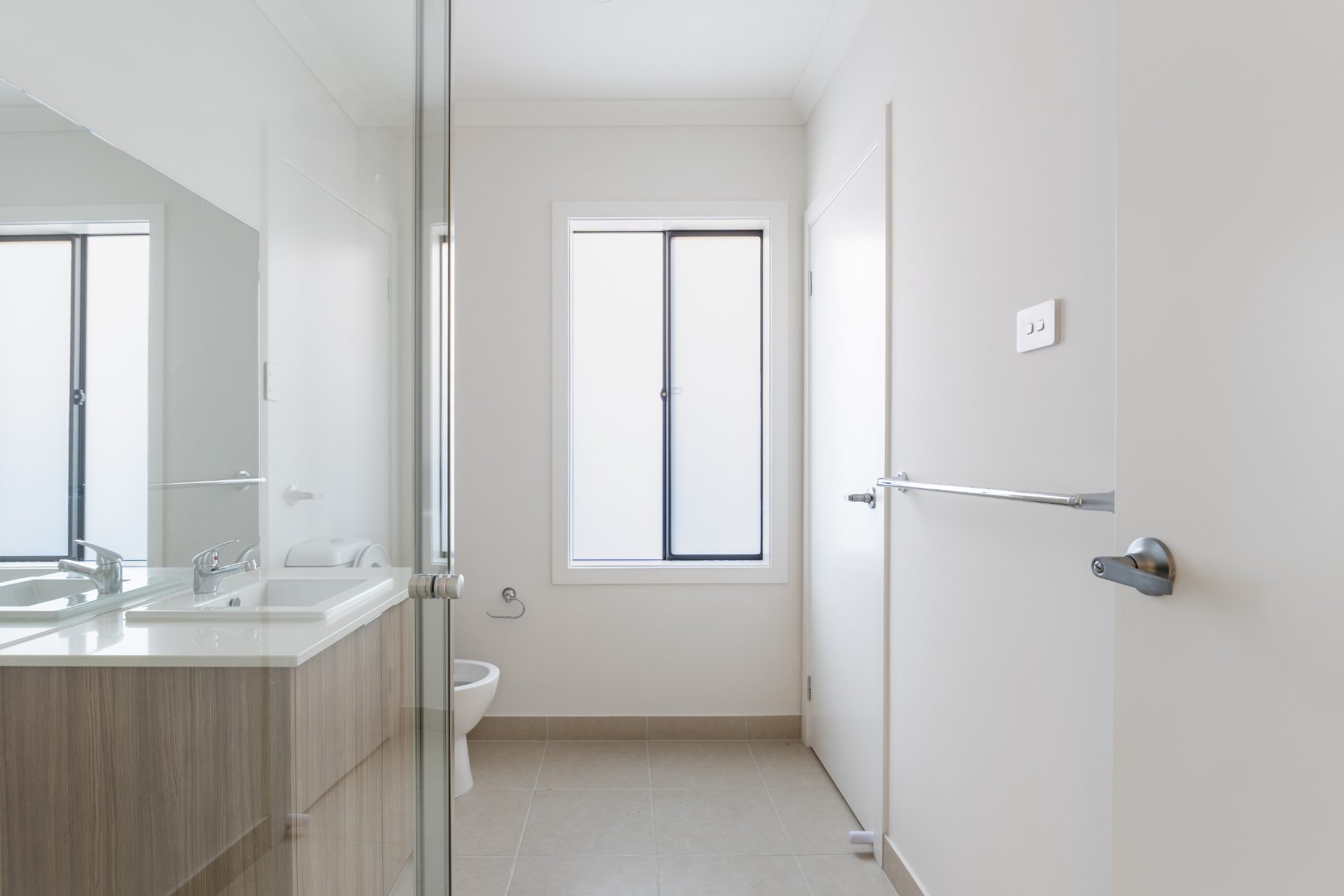 5 rooms in a share house, Melton South