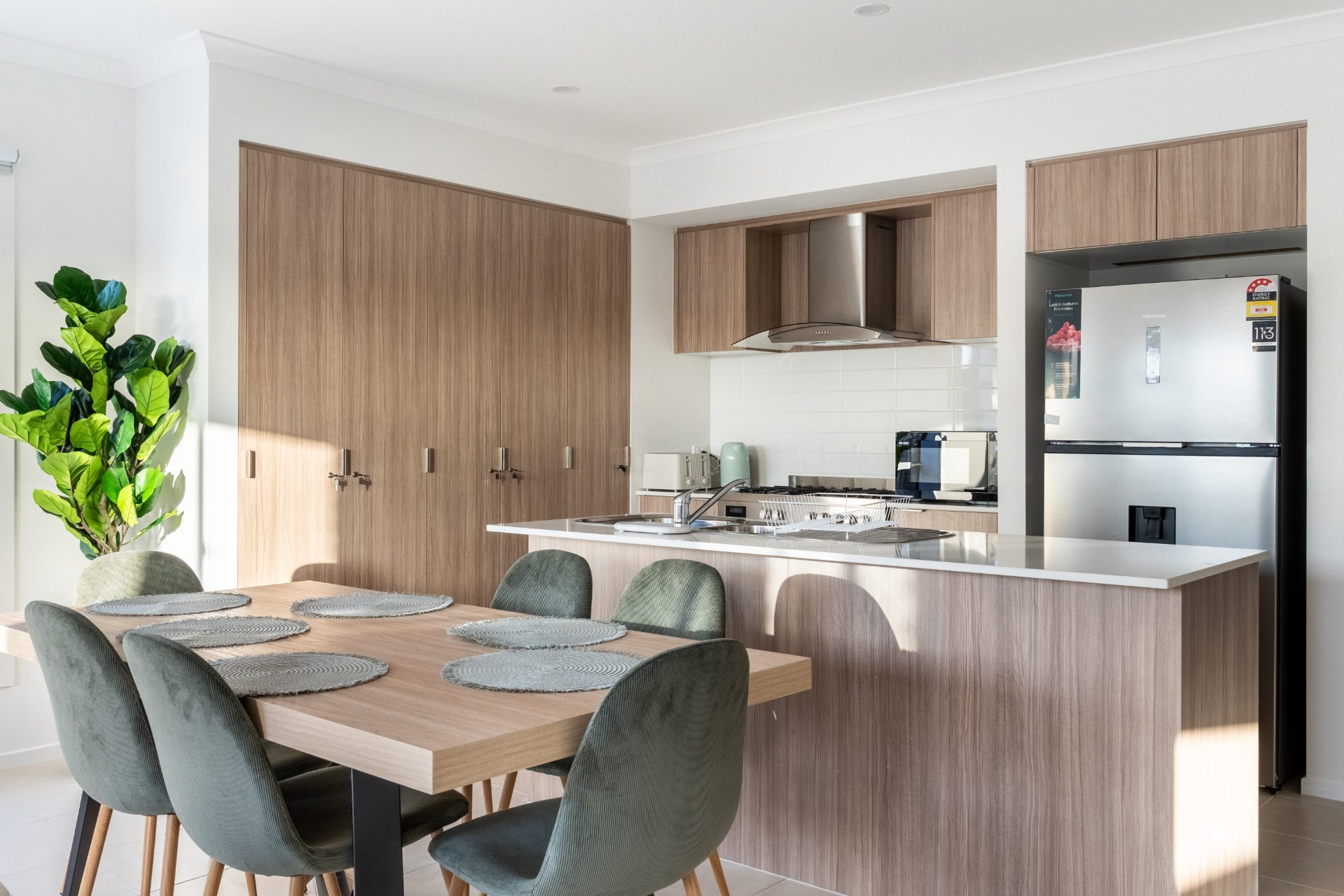 5 rooms in a share house, Melton South