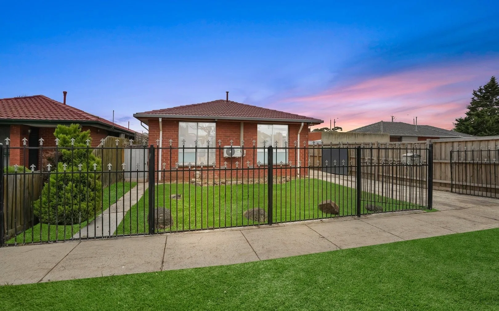 2 rooms available in a share house, Laverton, VIC