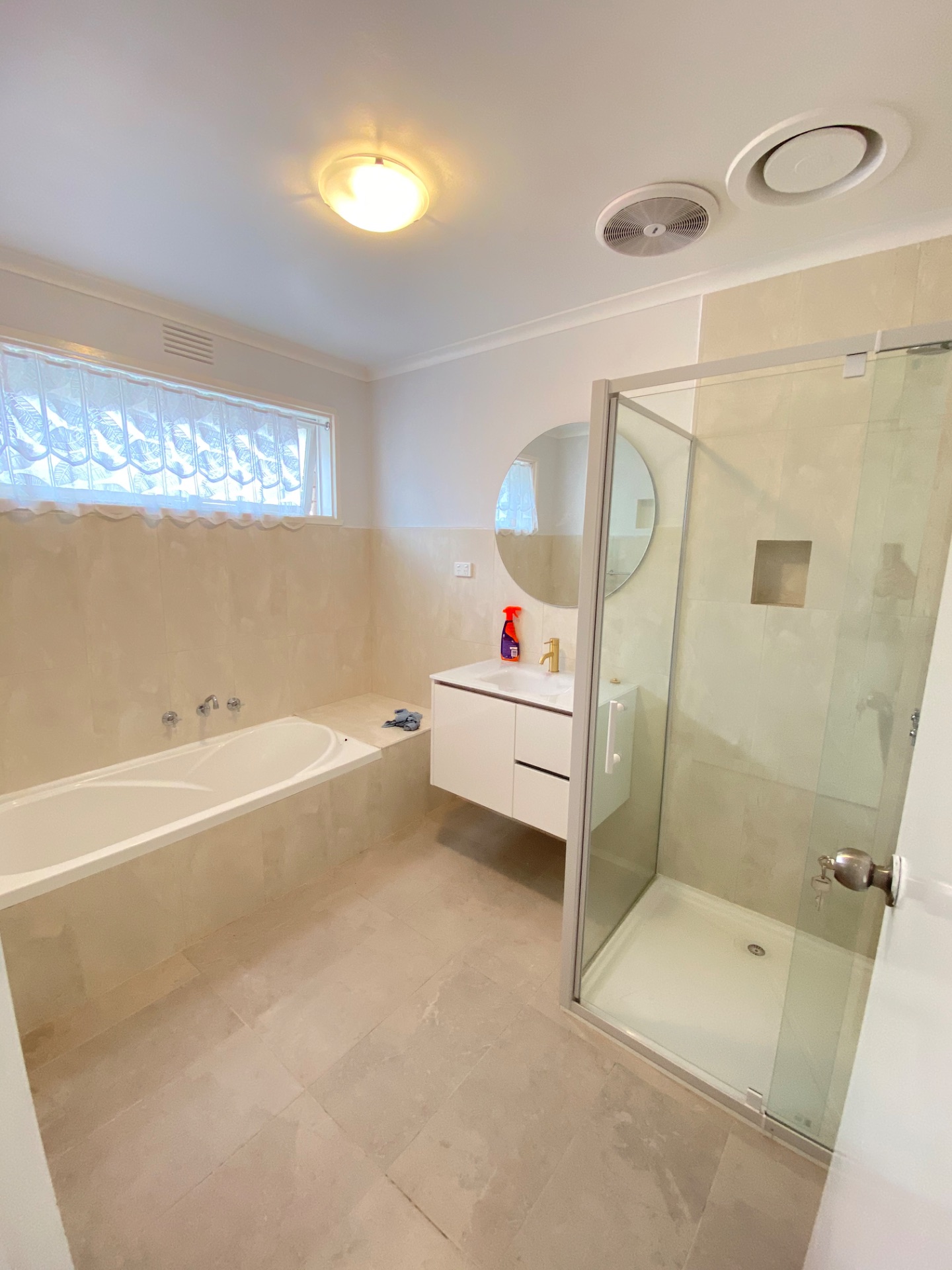 1 room available in a share house, St Albans, VIC
