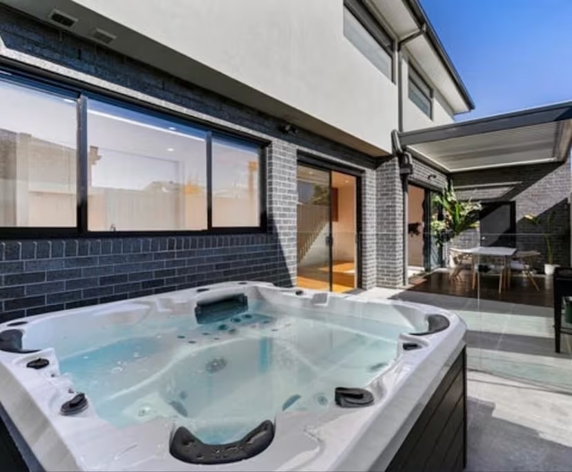 1 room available in a share house, South Kingsville, VIC