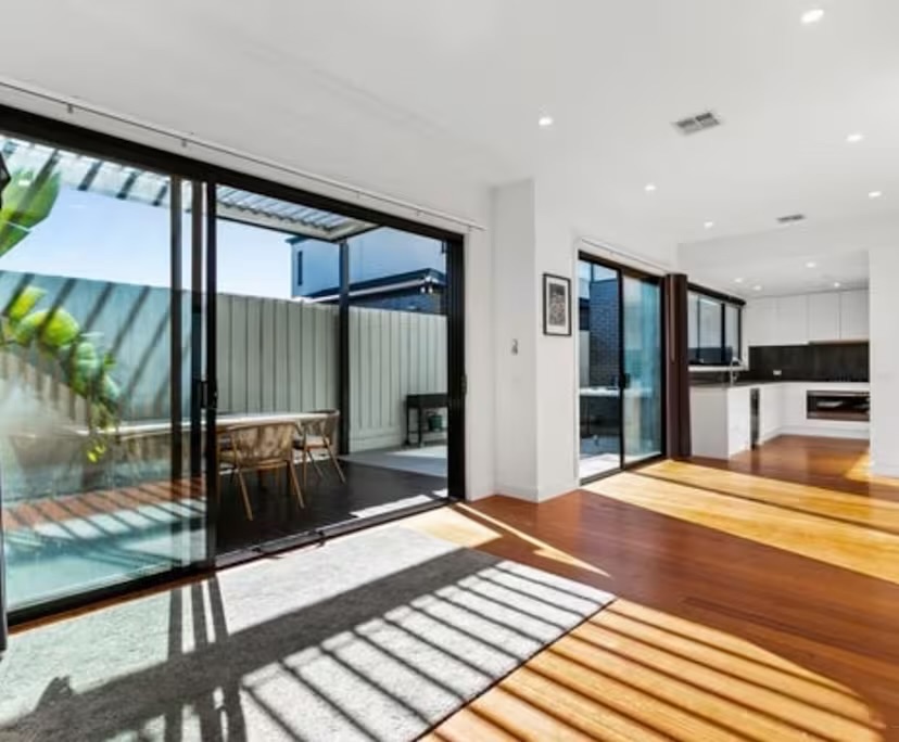 1 room available in a share house, South Kingsville, VIC