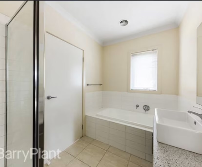 1 room available in a share house, Caroline Springs, VIC